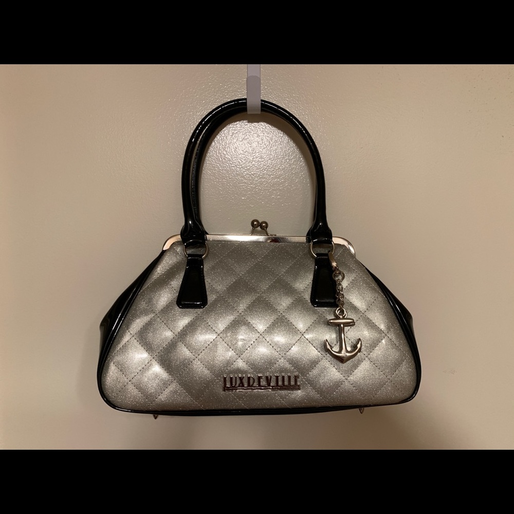 Lux de Ville Hold Silver Sparkle Handbag Purse